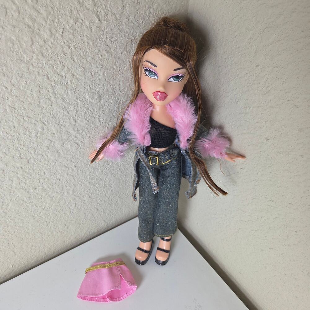 Bratz Series 3 Reproduction Funk N Glow Dana Doll with Original outfit 2023